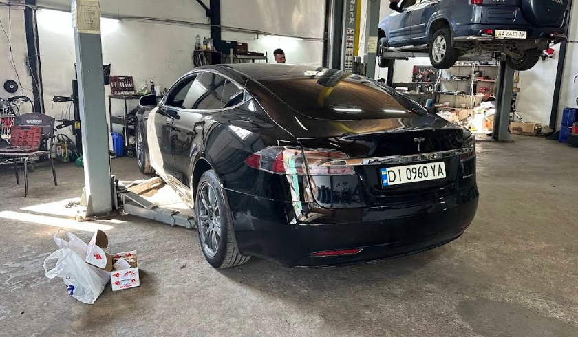 Tesla Model S на діагностиці у WS Service